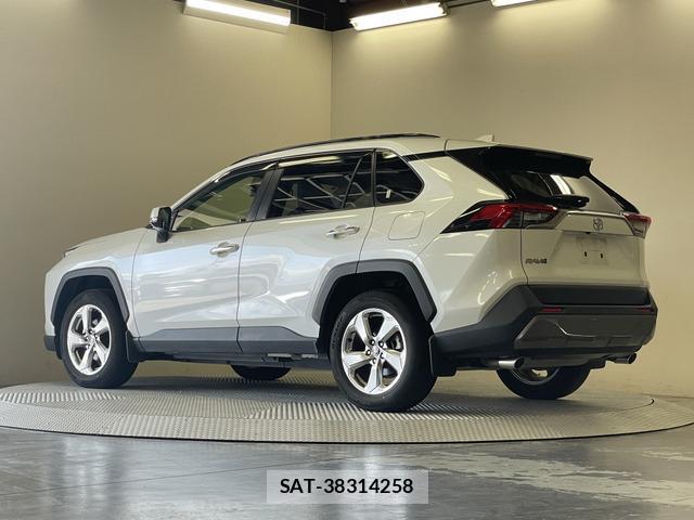 Toyota RAV4 2021-01 8363625-11