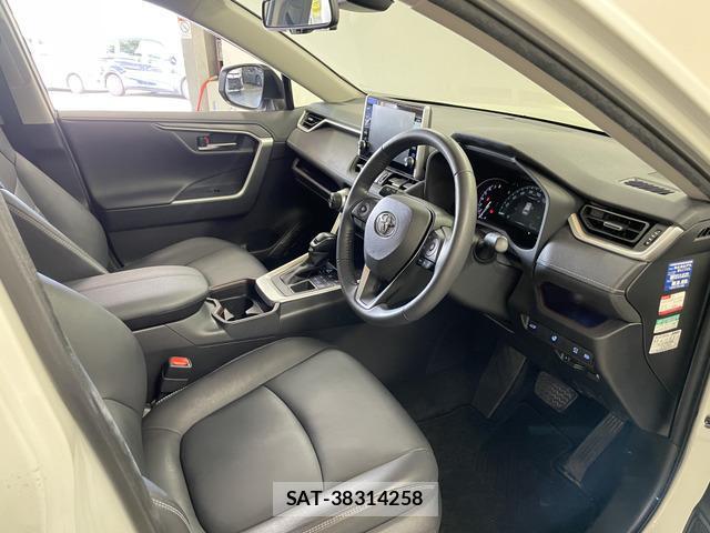 Toyota RAV4 2021-01 8363625-12