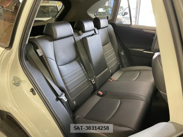 Toyota RAV4 2021-01 8363625-14