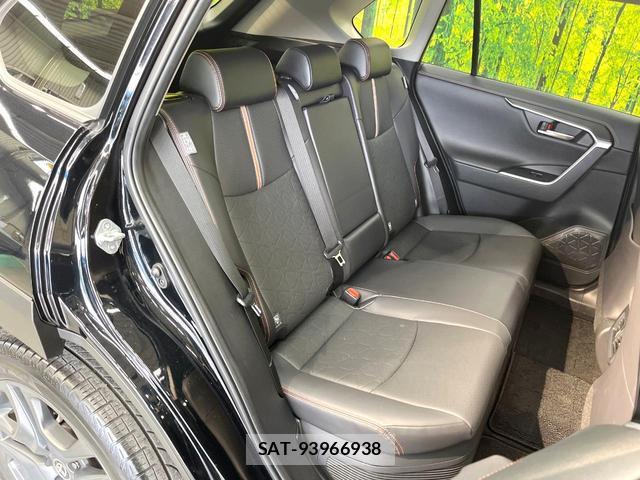 Toyota RAV4 2023-11 8363809-8
