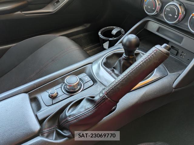 Mazda ROADSTER 2015-12 8362515-16