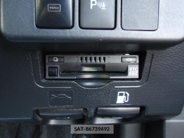 Toyota ROOMY 2022-03 8361890-9