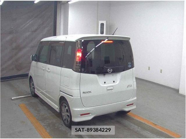 Nissan ROOX 2012-01 8363493-1