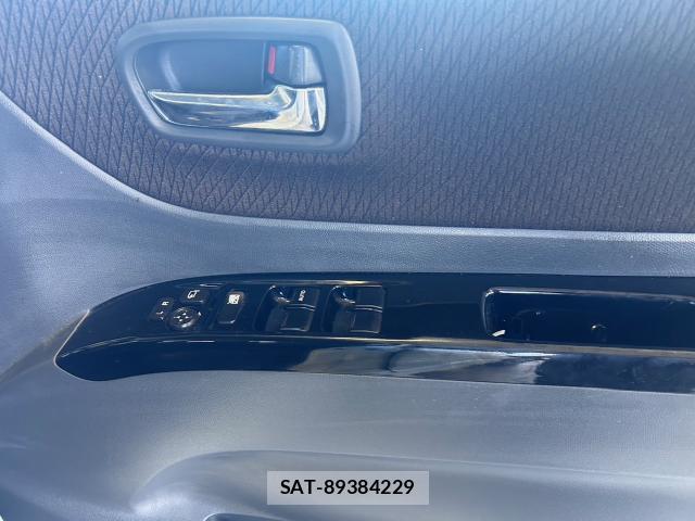 Nissan ROOX 2012-01 8363493-14