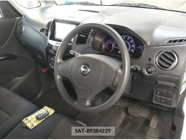 Nissan ROOX 2012-01 8363493-2