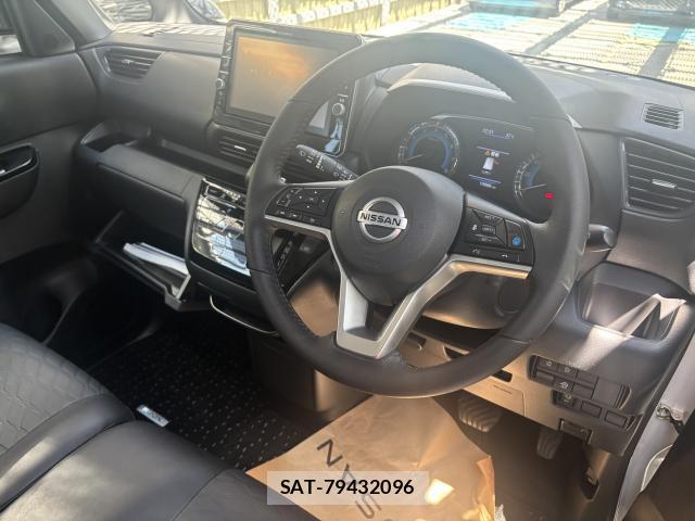 Nissan ROOX 2022-04 8363728-2