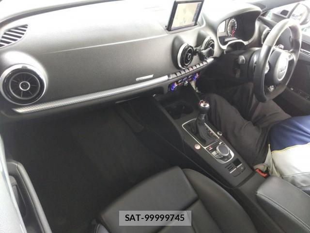Audi RS3 SPORTBACK 2016-02 8362150-2