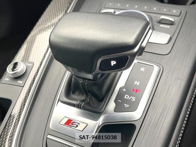 Audi S4 2019-05 8362628-11