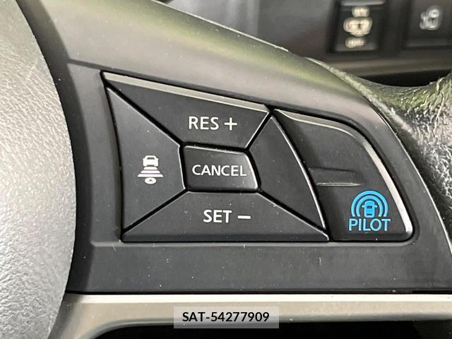 Nissan SERENA 2017-01 8360551-5