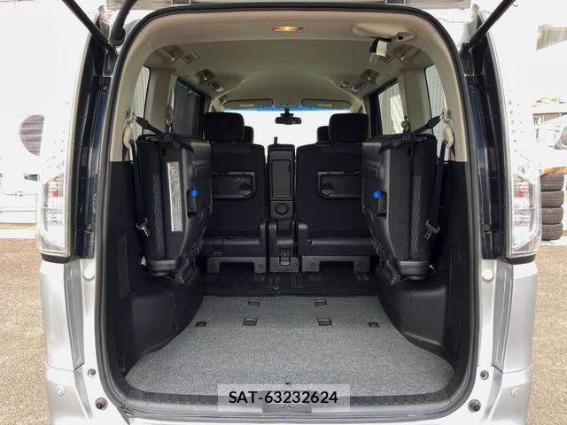 Nissan SERENA 2016-02 8361548-12