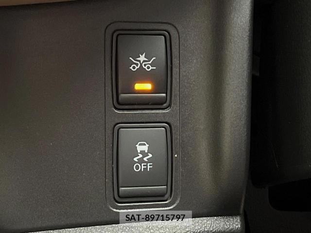 Nissan SERENA 2017-09 8361664-5