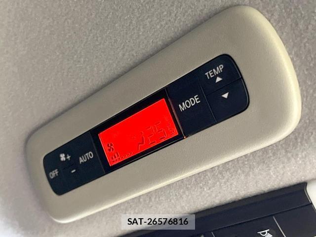 Nissan SERENA 2018-07 8362552-6