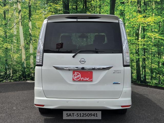 Nissan SERENA 2014-10 8363827-1