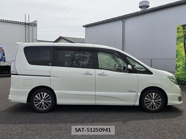 Nissan SERENA 2014-10 8363827-6