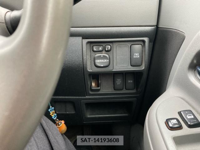 Toyota SIENTA 2005-11 8360620-15