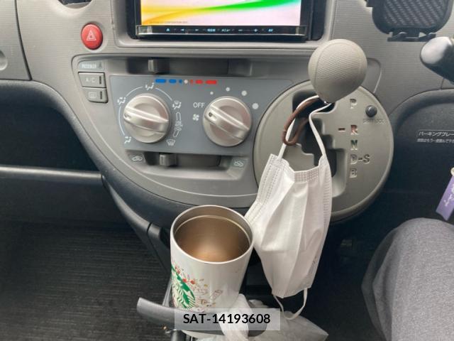 Toyota SIENTA 2005-11 8360620-16
