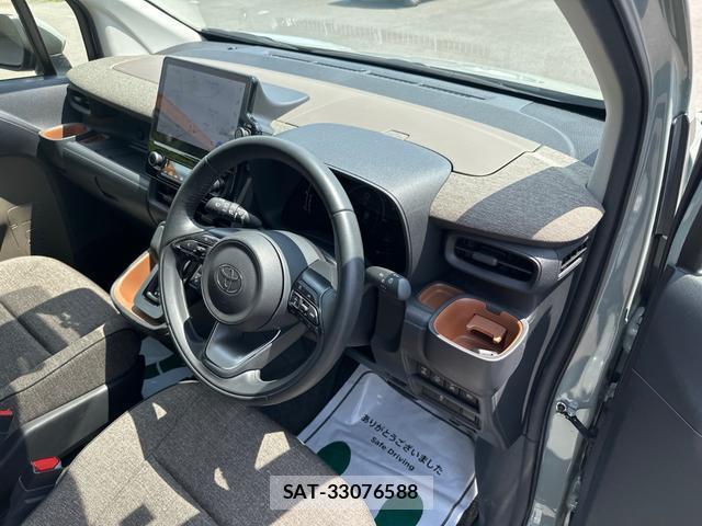 Toyota SIENTA 2022-10 8360872-11