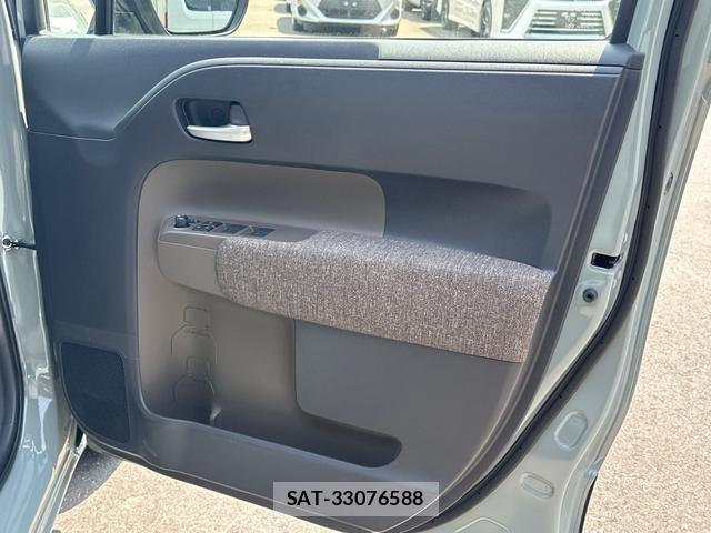 Toyota SIENTA 2022-10 8360872-18