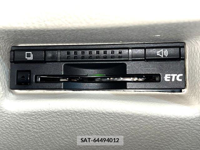 Toyota SIENTA 2015-11 8360992-6