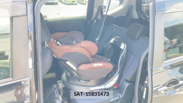 Toyota SIENTA 2017-01 8361755-11