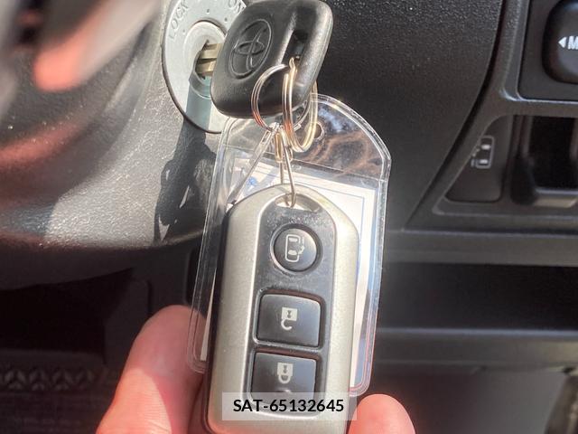 Toyota SIENTA 2014-08 8362531-13