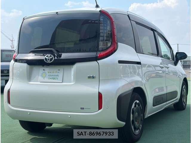 Toyota SIENTA 2023-09 8363087-1