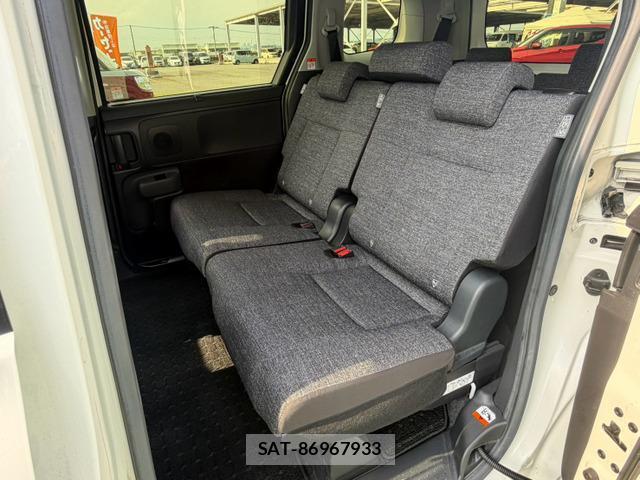 Toyota SIENTA 2023-09 8363087-11