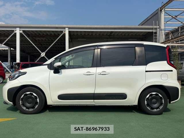 Toyota SIENTA 2023-09 8363087-15