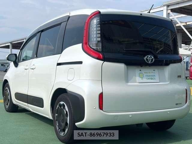Toyota SIENTA 2023-09 8363087-3