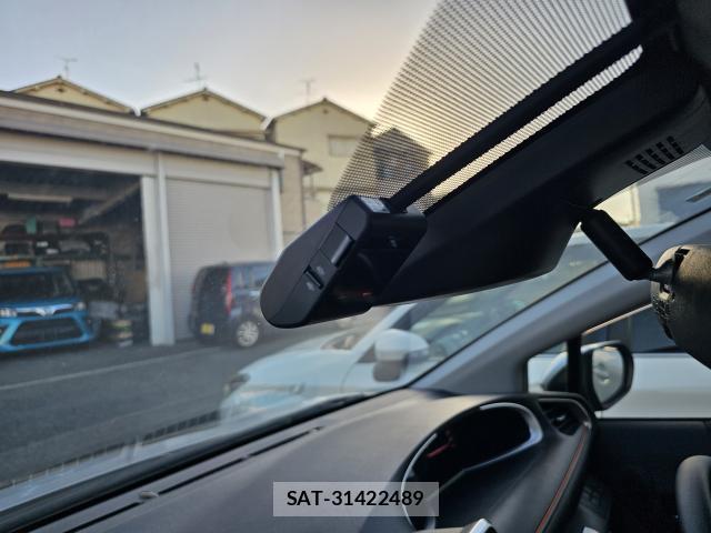 Toyota SIENTA 2019-06 8363111-8