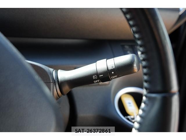 Toyota SIENTA 2019-10 8363397-11