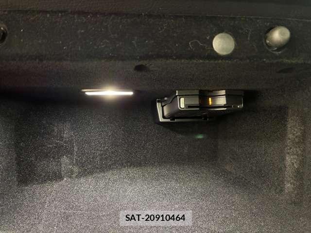 Mercedes Benz SLC 2018-04 8362850-12