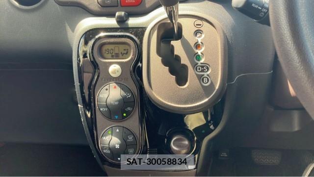 Toyota SPADE 2013-08 8362272-14