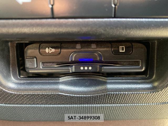 Toyota SPADE 2017-06 8362534-7