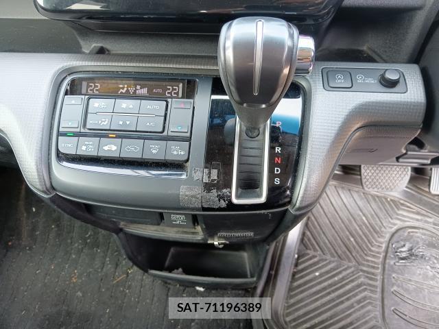 Honda e 2018 8360613-15
