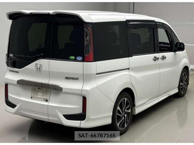 Honda e 2015-09 8361153-4