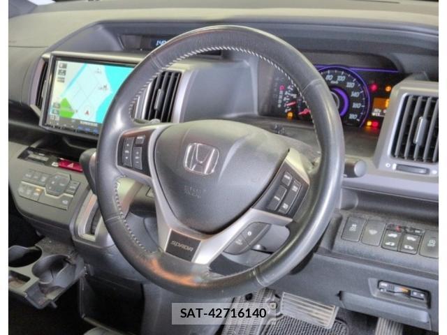 Honda e 2013-10 8361226-2
