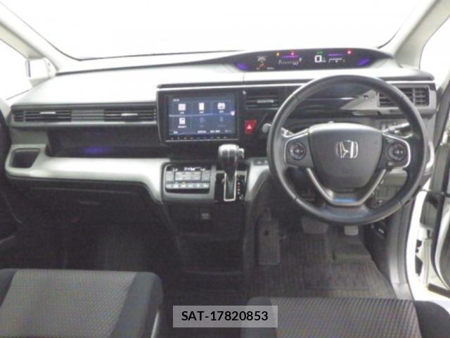 Honda e 2017-07 8361255-2