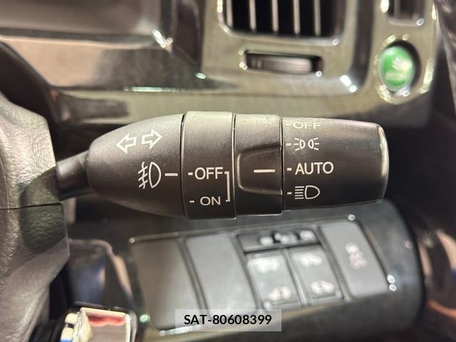 Honda e 2011-08 8363270-19