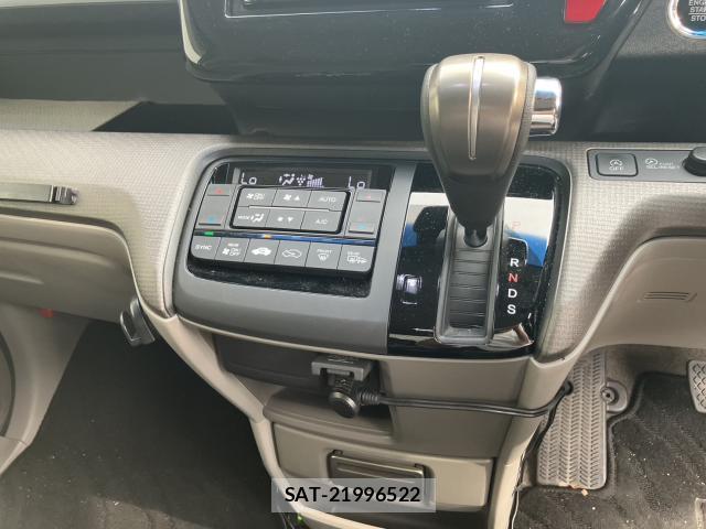 Honda e 2015-08 8360946-10