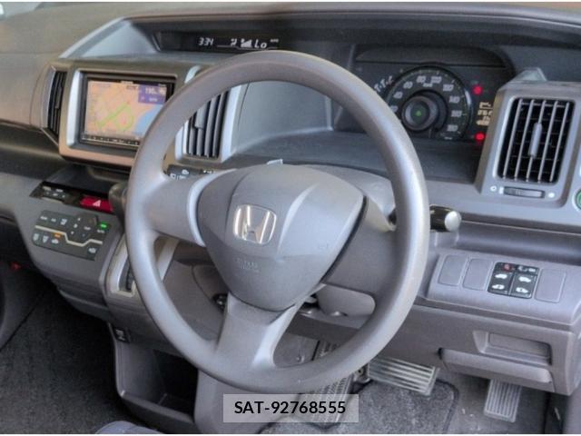 Honda e 2012-02 8361175-2