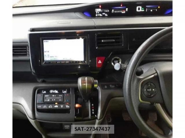 Honda e 2015-07 8361326-2