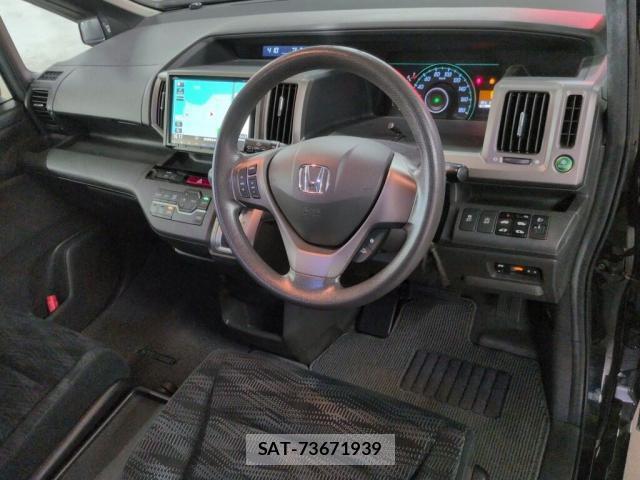 Honda e 2013-08 8363421-2