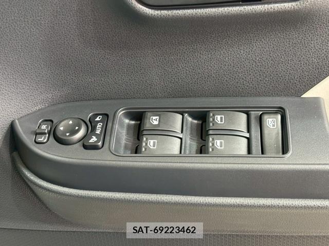Daihatsu TANTO 2025-11 8360677-11