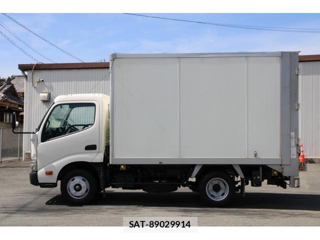 Toyota TOYOACE 2019-06 8362306-3
