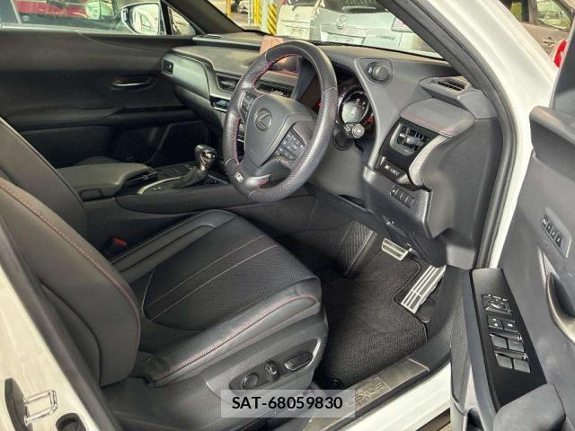 Lexus UX 2019-06 8362171-3