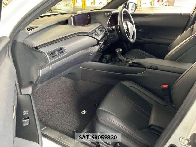 Lexus UX 2019-06 8362171-4