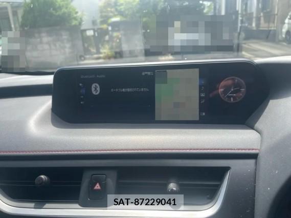 Lexus UX 2022-06 8362283-4