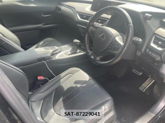 Lexus UX 2022-06 8362283-5