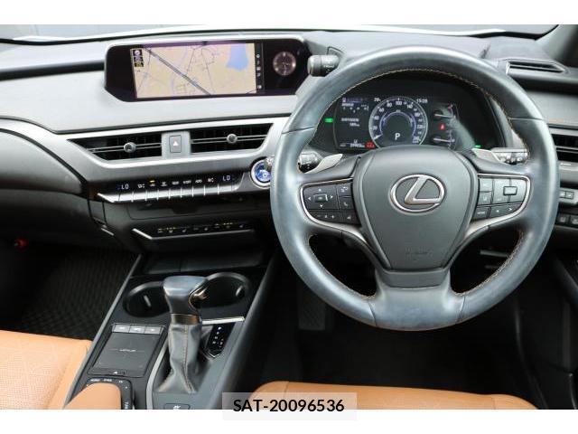 Lexus UX 2020-11 8363604-2